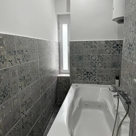 Apartamento 5 *
